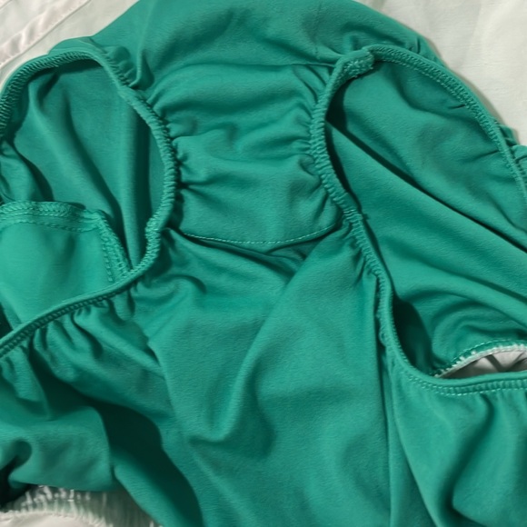 NIKE dri-fit girls running shorts in green/super pale green - Picture 5 of 5